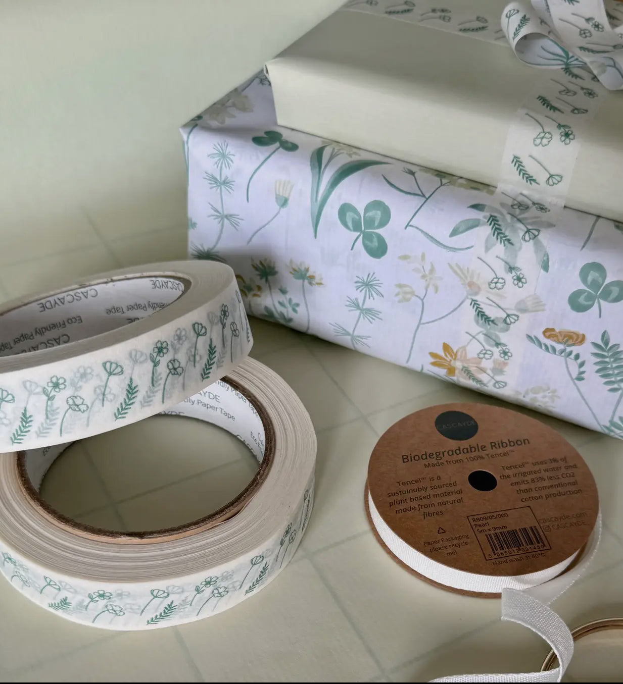 Paper Tape 24mm - white with green flowers